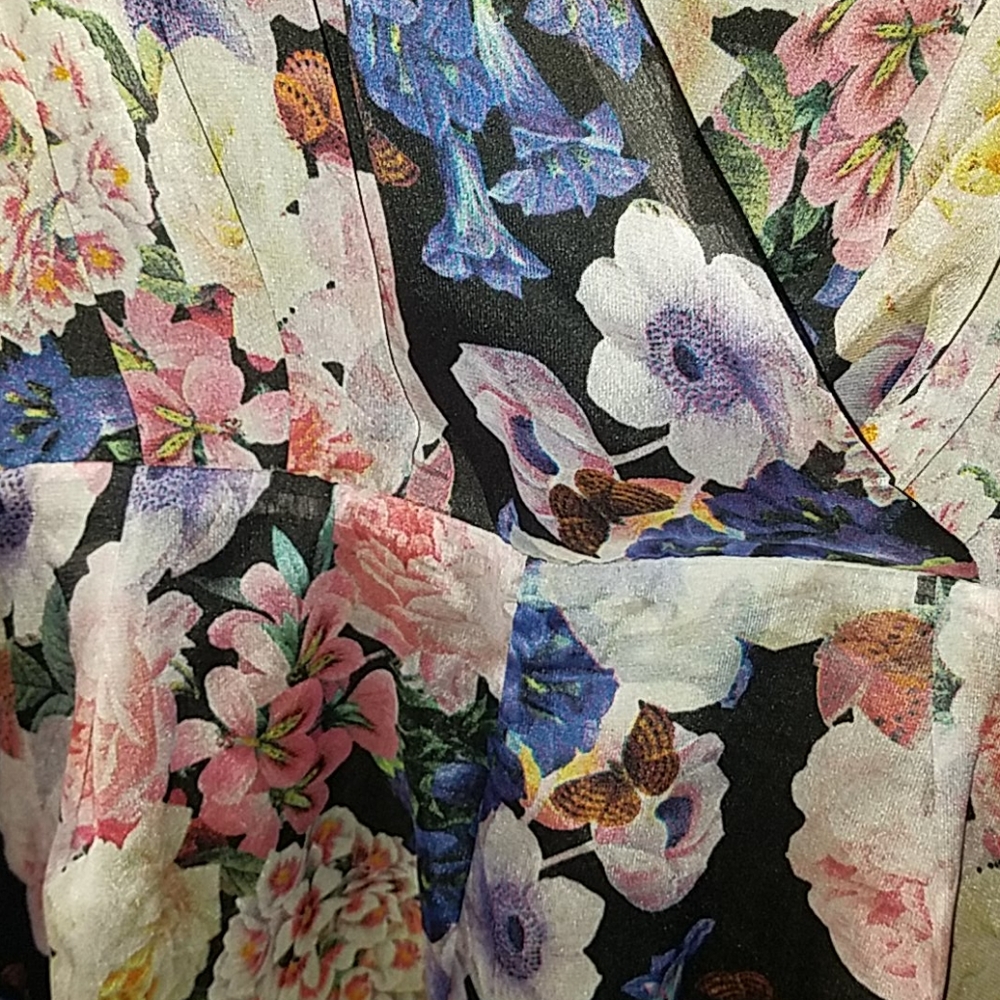 GLAMOROUS FLORAL ROMPER - Picture 2 of 7